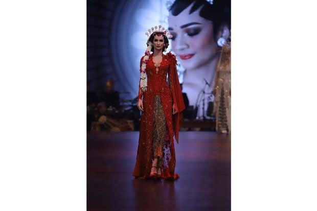 Vera Anggraini Merancang...