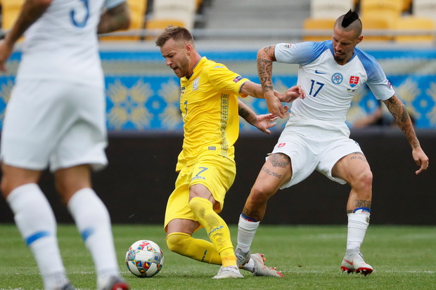 Penalti Yarmolenko Bawa...