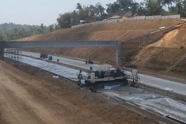 Dilewati Jalan Tol Semarang-Solo,...
