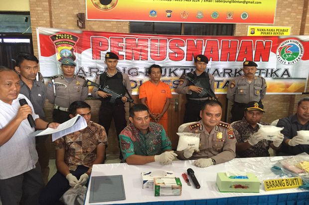 Polres Bintan Musnahkan...