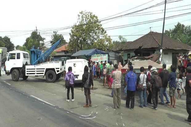 Sopir Ngantuk, Truk...