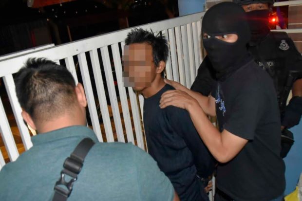 Malaysia Tangkap 10...
