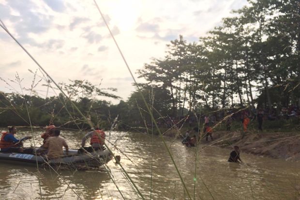 Tak Bisa Berenang, Bocah...