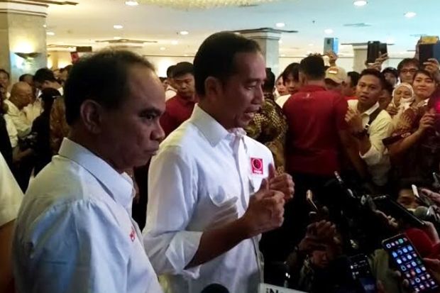 Jokowi Sebut Projo Relawan...