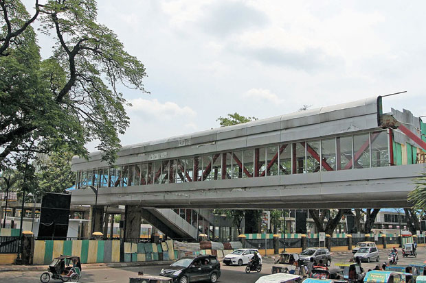 Proyek Skybridge Tanah...