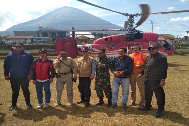 BNPB Kerahkan Helikopter...