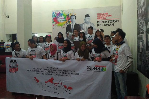 Dukung Jokowi, Selompok...