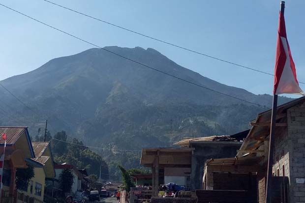 Kobaran Api di Gunung...