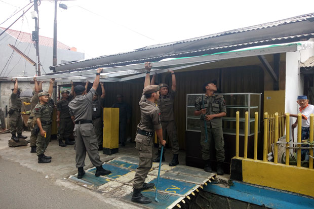 Puluhan Lapak PKL di...