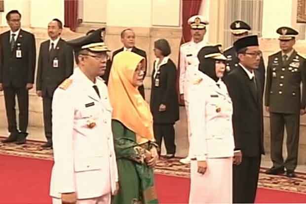 Jokowi Lantik Gubernur...
