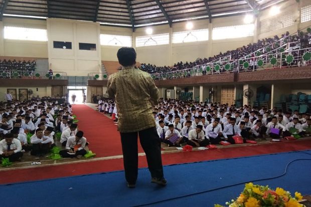 Rektor UIN Suska Riau...