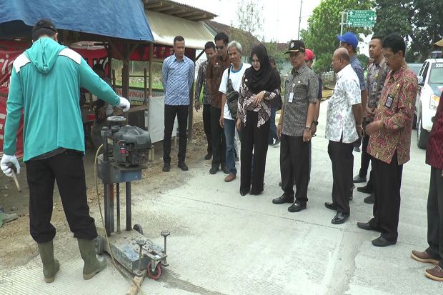 Temukan Jalan Beton...