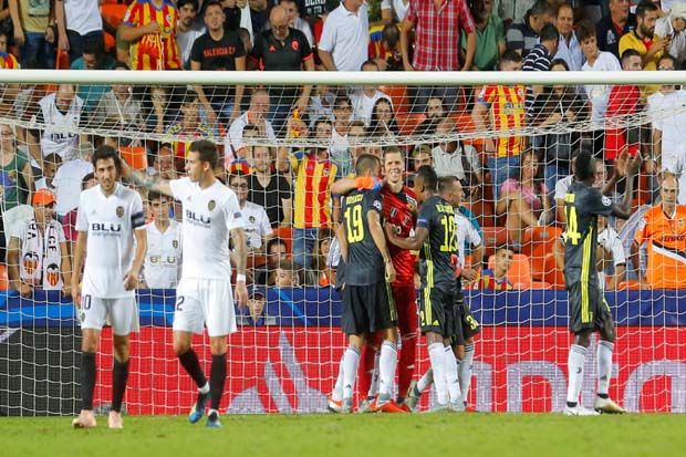 Ronaldo Kartu Merah,...