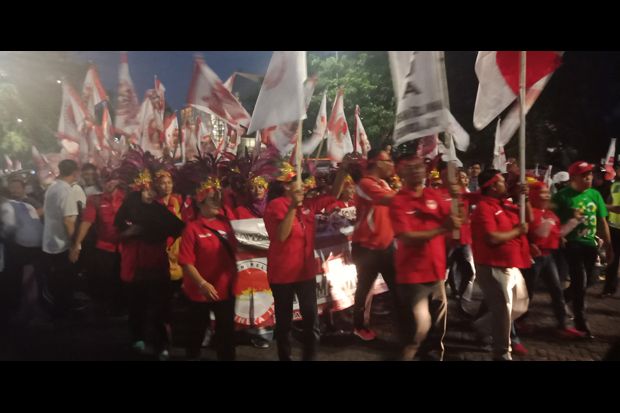 Pendukung Jokowi-Maruf...