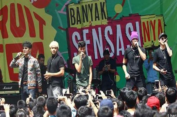 CNCO Sukses Membuat...