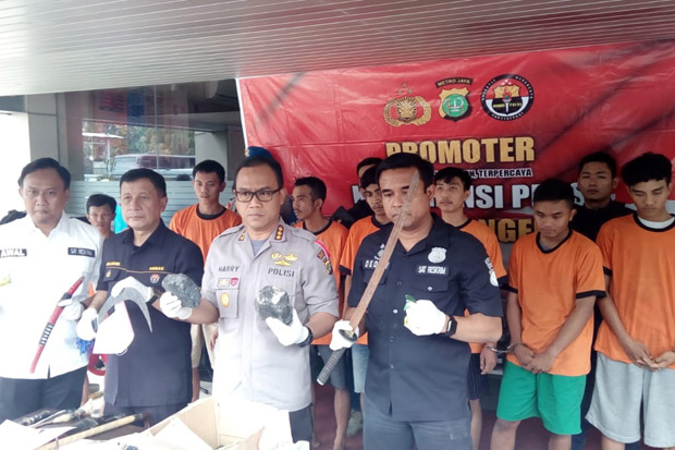Belasan Anggota Geng...