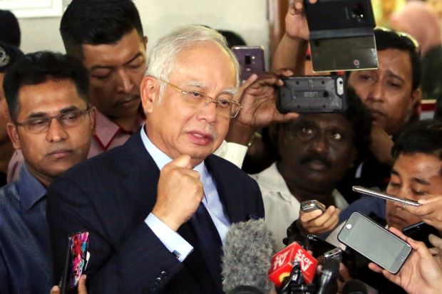 Didakwa 25 Tuduhan Korupsi,...