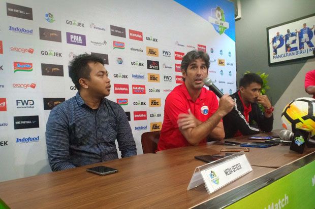 Pelatih Persija: Pemain...