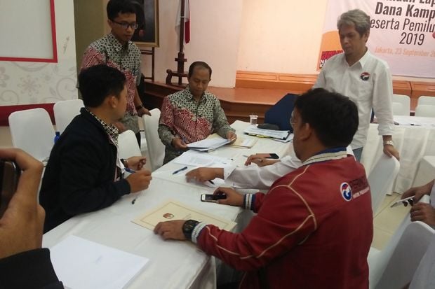 Perindo Serahkan Laporan...