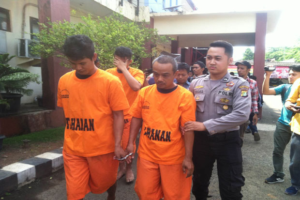 Peras Sopir Truk Barang,...