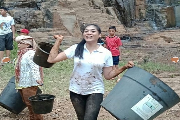 Datangi Kampung Sentak...