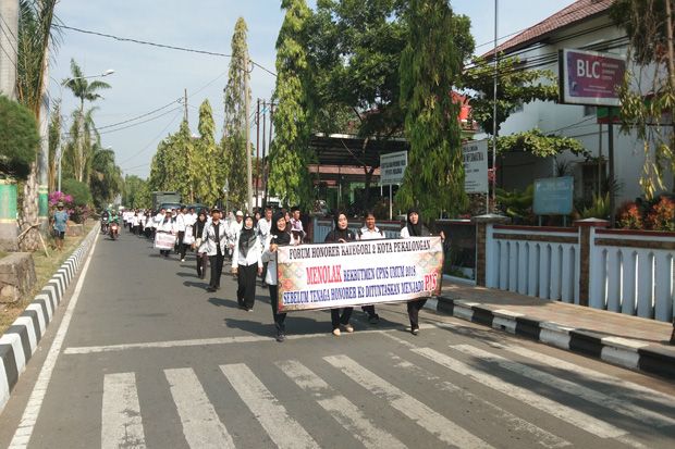 Ratusan Guru Honorer...