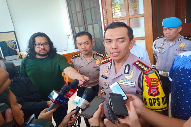 Polisi Buru Pembuat...