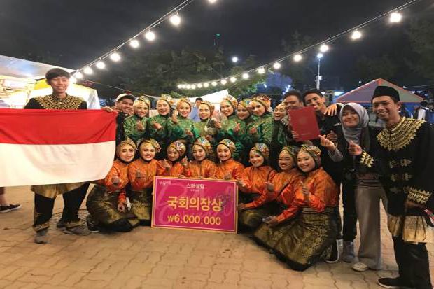 Mahasiswa AMIKOM & Tim...