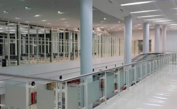 Garap Bandara Komodo,...