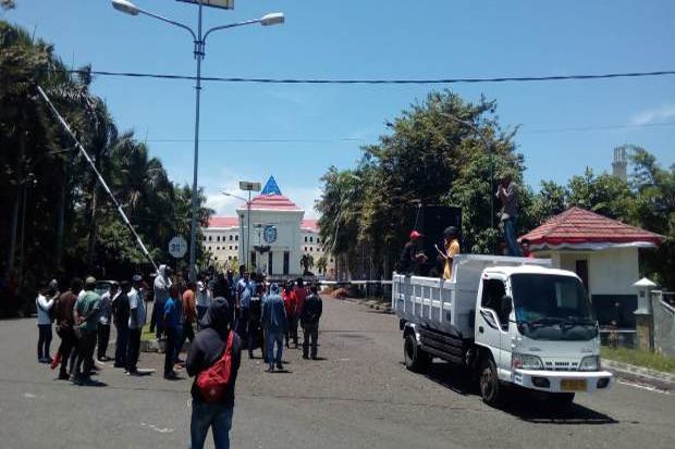 Merasa Dibohongi, Ratusan...