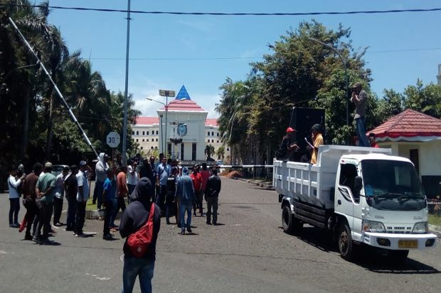 Merasa Dibohongi, Ratusan...