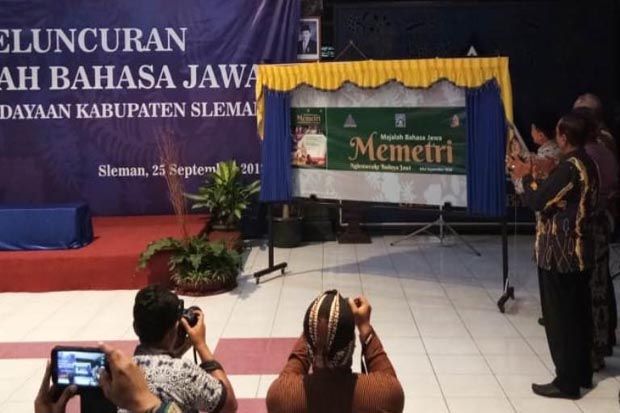 Majalah Berbahasa Jawa...