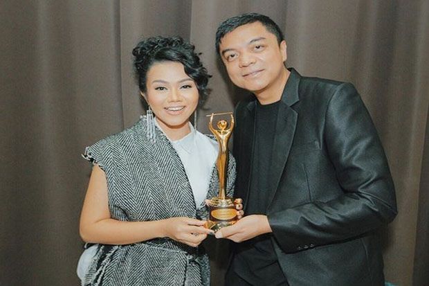 Yura Yunita Pertahankan...