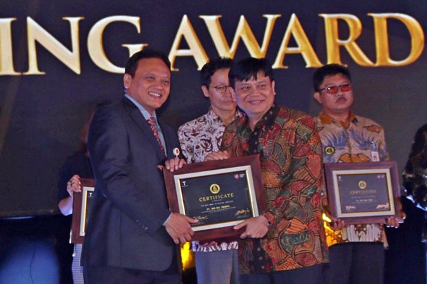 Bank DKI Raih Penghargaan...