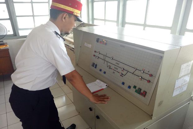 Ratusan Kereta Api Melintas...