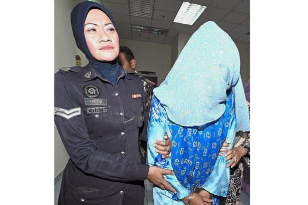 Tawarkan Layanan Seks,...
