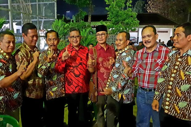 Sambil Menikmati Pagelaran...