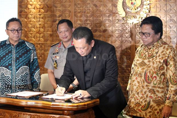Ketua DPR, DPD dan MPR...