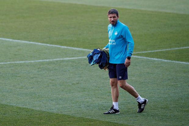 Lawan Inter, Van Bommel...