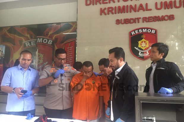 Menyamar Jadi Petugas...