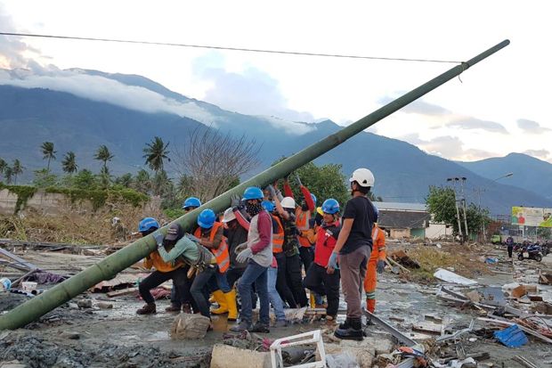 Empat Hari Pascagempa,...