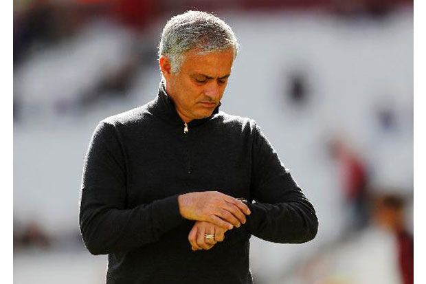 Mou Tertekan, Lawan...