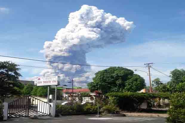 Gunung Soputan Meletus...