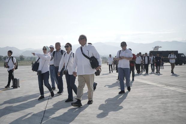 Menteri Rini Paparkan...