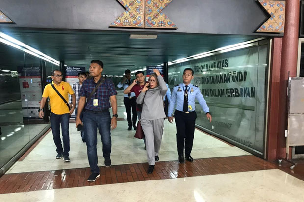 Ratna Sarumpaet Dicegah...