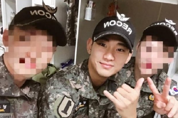 Kim Soo Hyun Pakai Seragam...