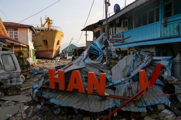 Korban Tsunami Donggala:...