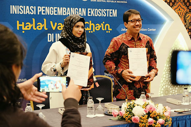 Vivi Zubaedi Dorong...