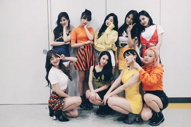 Ulang Tahun, Twice Angkat...