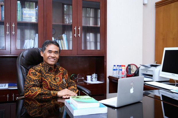 UGM Bebaskan Uang Kuliah...